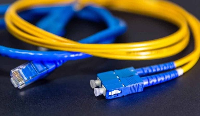 Apa itu Internet Fiber Optik, Berapa Kecepatannya