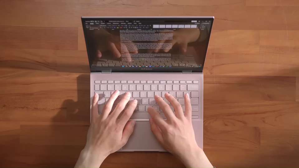 ASUS Zenbook S 13 OLED keyboard