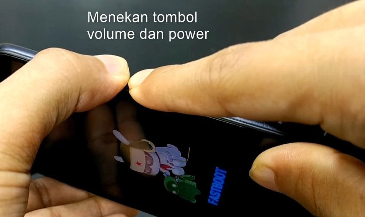 menekan tombol power dan volume bersamaan bisa membuat hp masuk mode fastboot